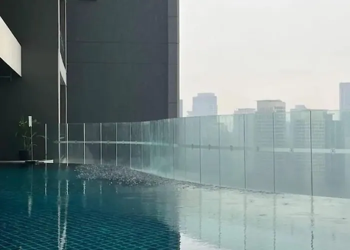 Apartment Makati - Sleeps 2 - Pool - Cinema - Gym - Garden