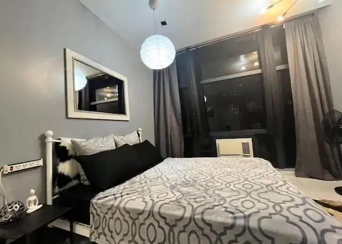 Makati - Sleeps 2 - Pool - Cinema - Gym - Garden *