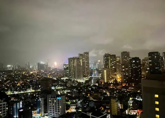 Makati - Sleeps 2 - Pool - Cinema - Gym - Garden Apartment *