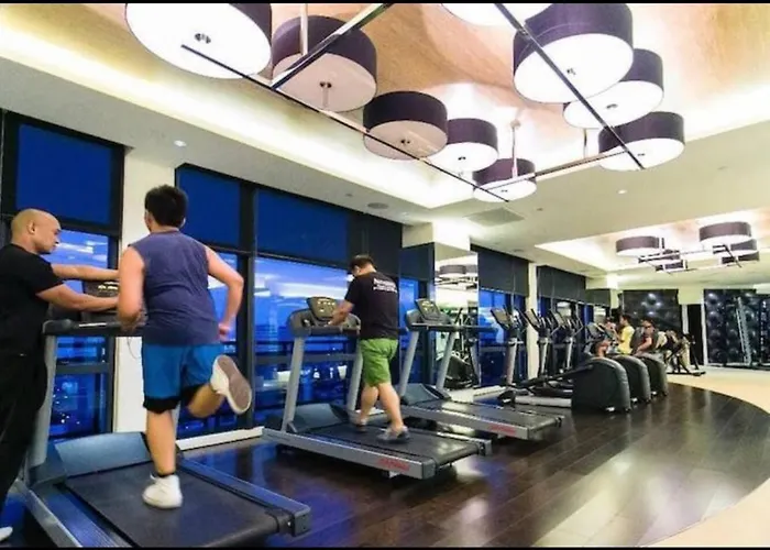 Apartamento Makati - Sleeps 2 - Pool - Cinema - Gym - Garden Manila