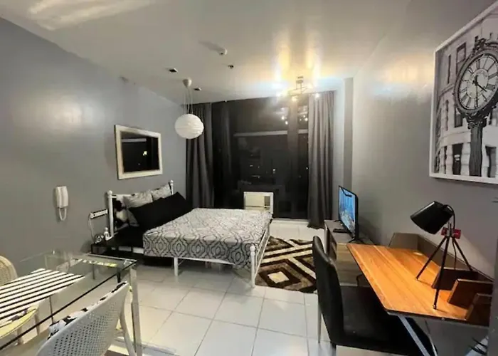 Makati - Sleeps 2 - Pool - Cinema - Gym - Garden Apartment