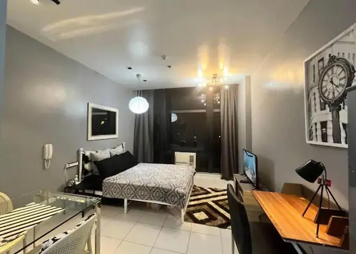 Makati - Sleeps 2 - Pool - Cinema - Gym - Garden *