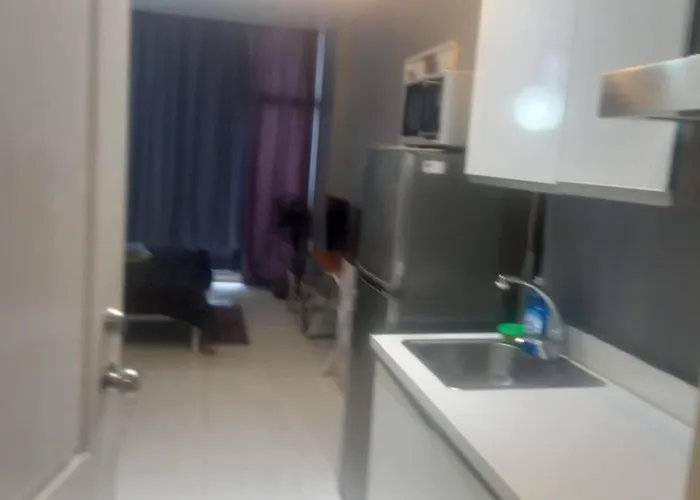 Makati - Sleeps 2 - Pool - Cinema - Gym - Garden *