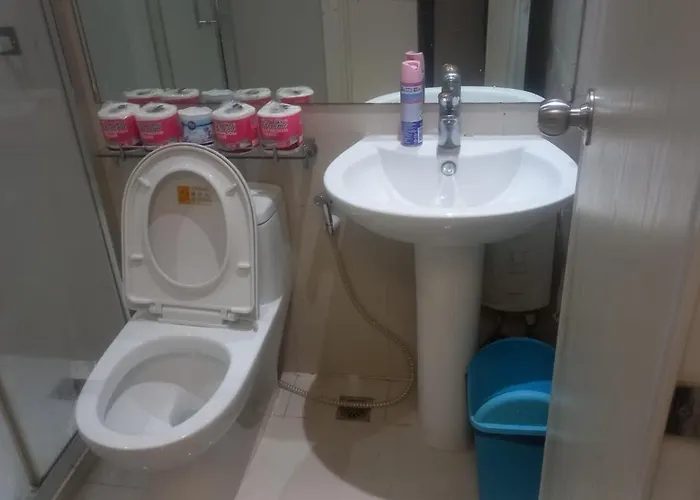 Makati - Sleeps 2 - Pool - Cinema - Gym - Garden