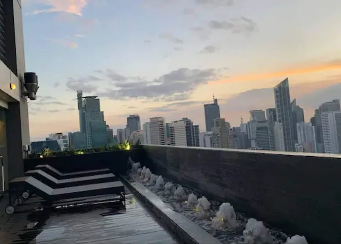 Makati - Sleeps 2 - Pool - Cinema - Gym - Garden