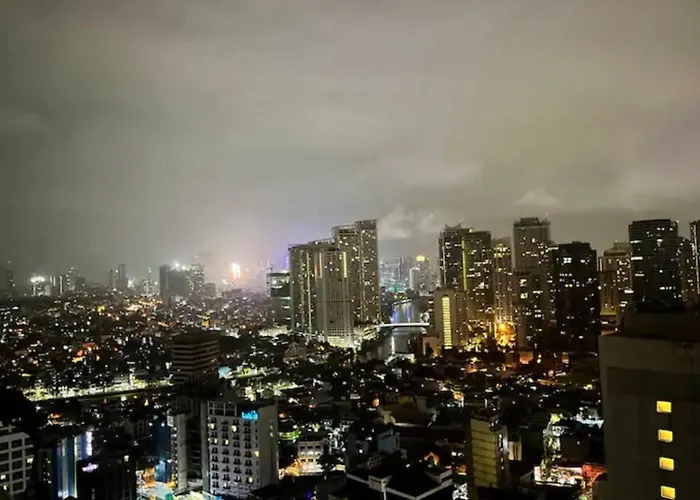 Makati - Sleeps 2 - Pool - Cinema - Gym - Garden