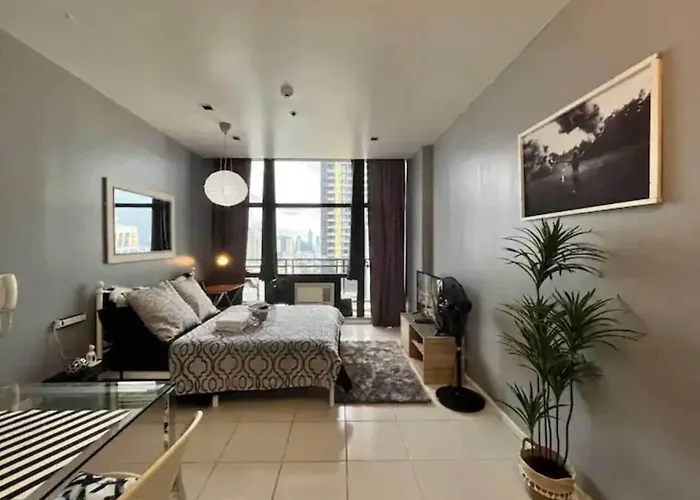 Apartment Makati - Sleeps 2 - Pool - Cinema - Gym - Garden