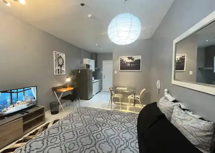 Apartment Makati - Sleeps 2 - Pool - Cinema - Gym - Garden *