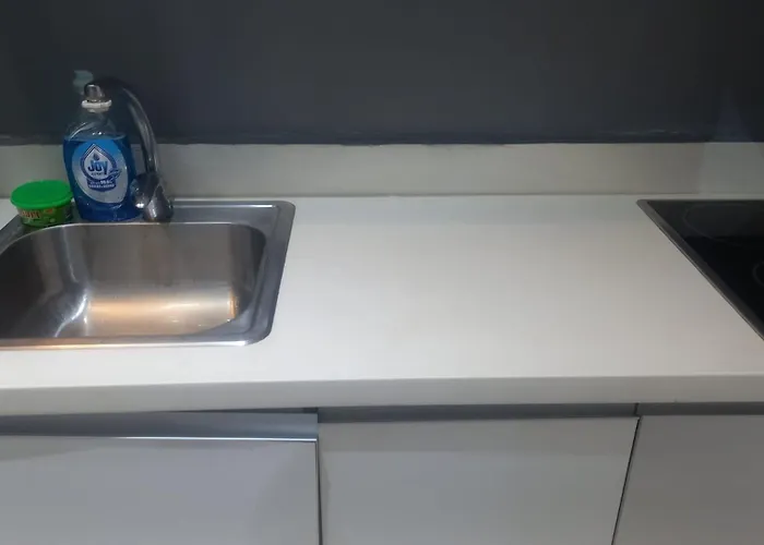Makati - Sleeps 2 - Pool - Cinema - Gym - Garden *