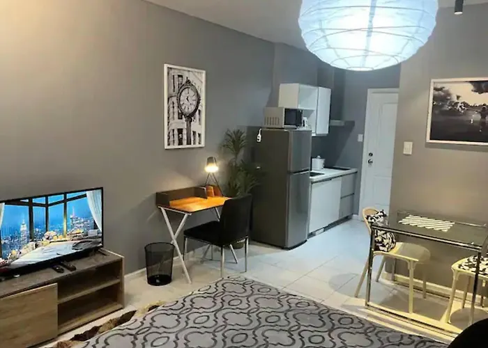 Makati - Sleeps 2 - Pool - Cinema - Gym - Garden