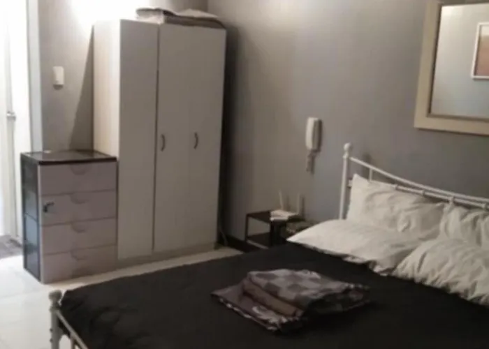 Apartment Makati - Sleeps 2 - Pool - Cinema - Gym - Garden *