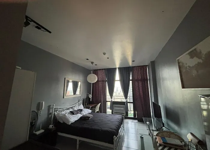 Apartment Makati - Sleeps 2 - Pool - Cinema - Gym - Garden Manila