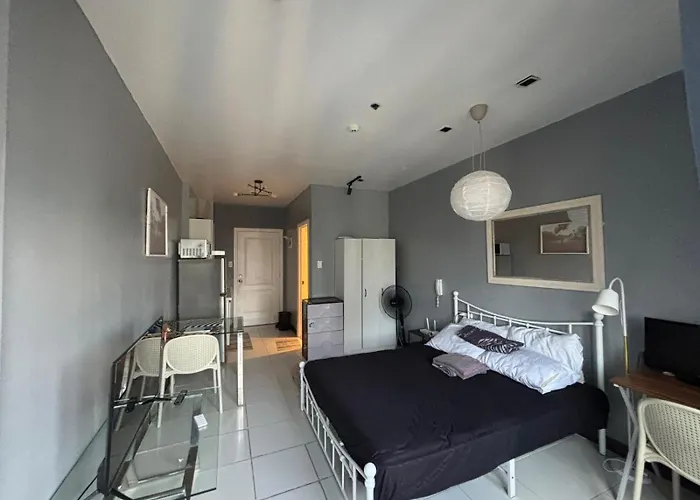 Makati - Sleeps 2 - Pool - Cinema - Gym - Garden