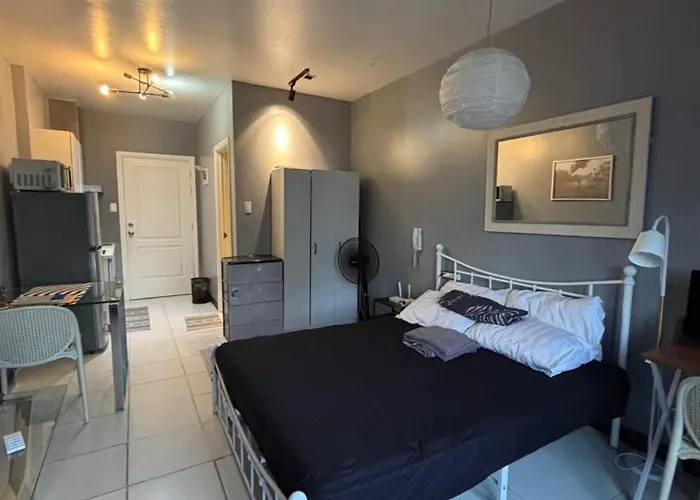 Apartment Makati - Sleeps 2 - Pool - Cinema - Gym - Garden *