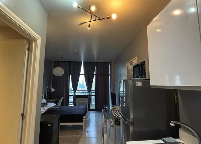 Apartment Makati - Sleeps 2 - Pool - Cinema - Gym - Garden Manila